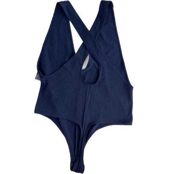 NWT Spalding Seamless‎ Deep V-neck Bodysuit Undershirt - Picture 11 of 13